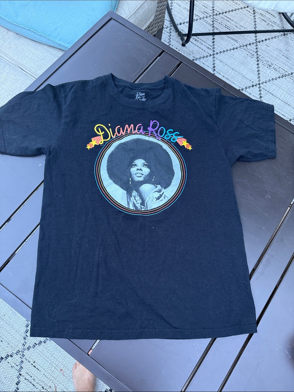 Diana Ross Black Graphic Tee - Tribute Shirt med EUC med